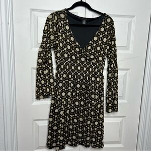 BCBGMAXAZRIA Floral Print Dress – Size Medium – Long Sleeve V-Neck